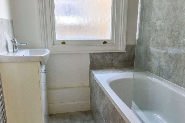 1st and 2nd Floor Flat, 92 Erlanger Road, New Cross, London, SE14 5TH

 5