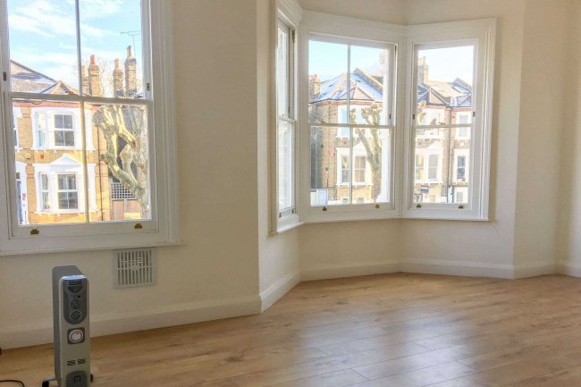 1st and 2nd Floor Flat, 92 Erlanger Road, New Cross, London, SE14 5TH

 5