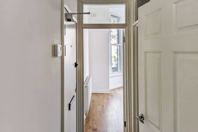 18b Thicket Road, Penge, SE20 8DD 1