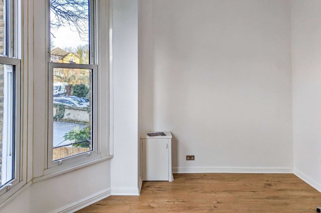 18b Thicket Road, Penge, SE20 8DD 1