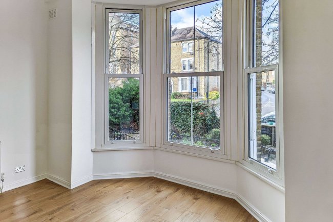 18b Thicket Road, Penge, SE20 8DD 1