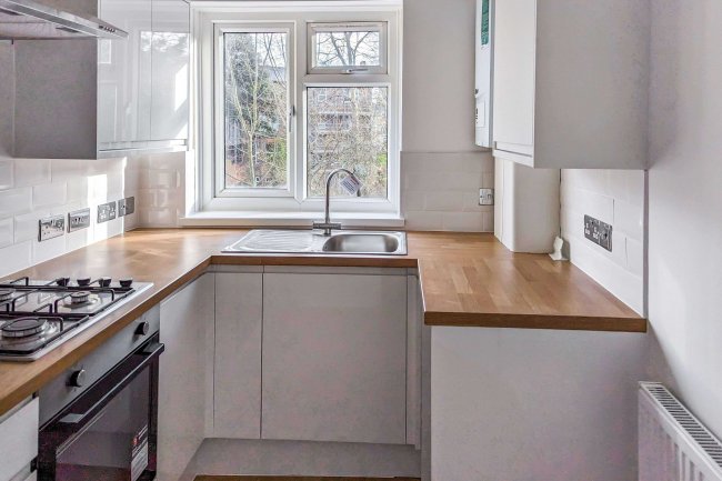 18b Thicket Road, Penge, SE20 8DD 1