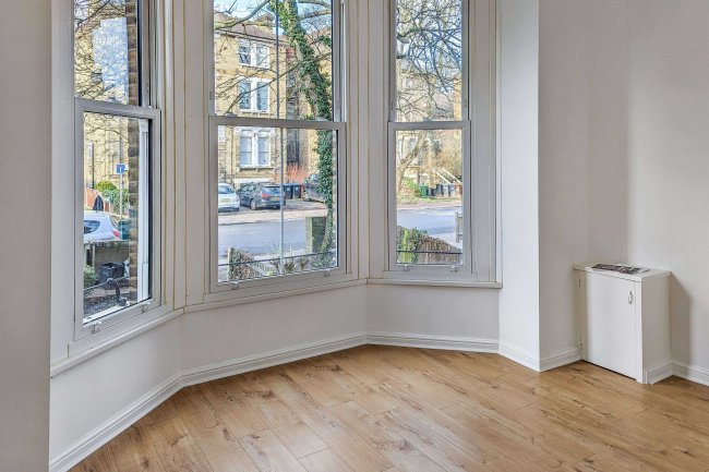 18b Thicket Road, Penge, SE20 8DD 1