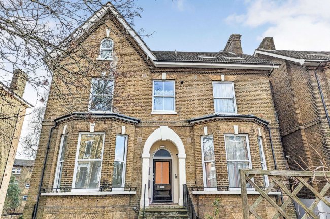 18b Thicket Road, Penge, SE20 8DD 1