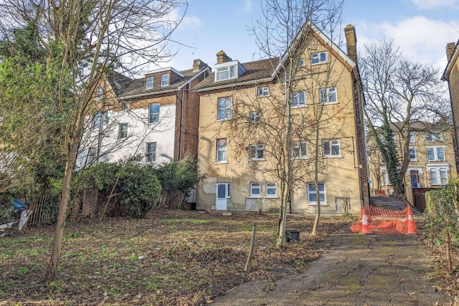 18d Thicket Road, Penge, London SE20 8DD 2