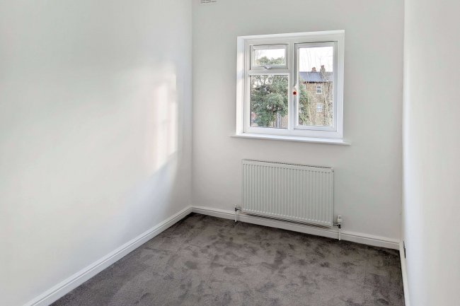 18d Thicket Road, Penge, London SE20 8DD 2