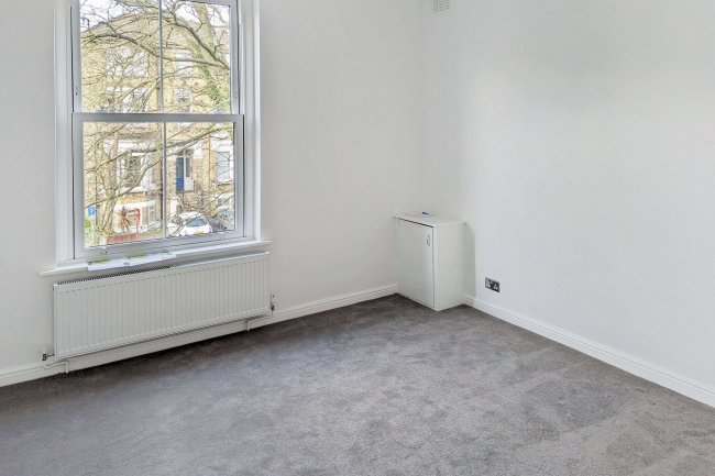 18d Thicket Road, Penge, London SE20 8DD 2