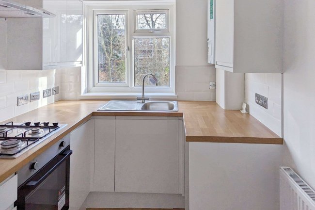 18d Thicket Road, Penge, London SE20 8DD 2