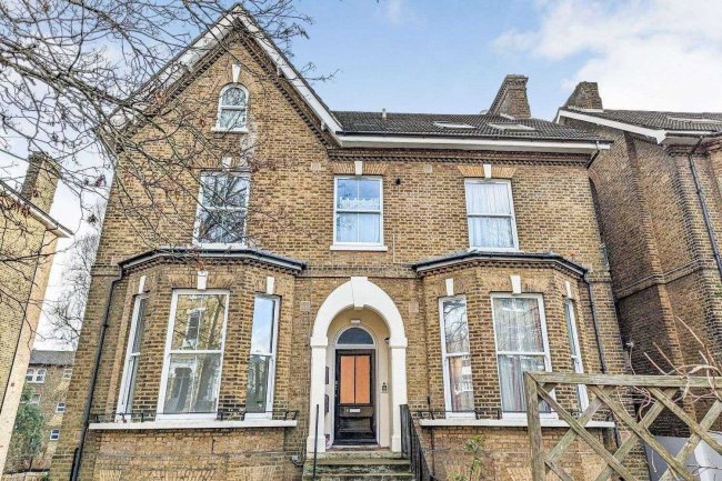 18d Thicket Road, Penge, London SE20 8DD 2