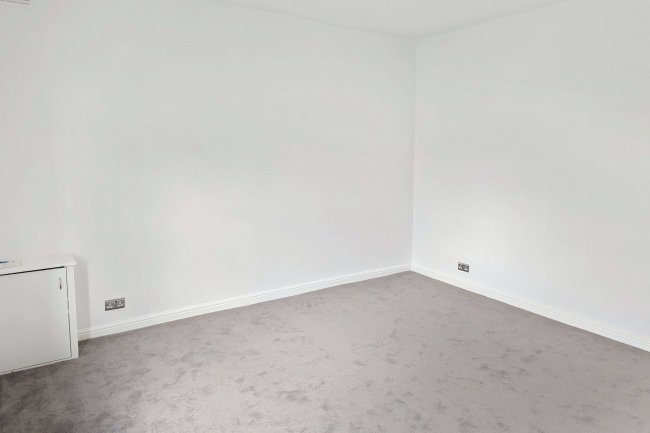 18d Thicket Road, Penge, London SE20 8DD 2