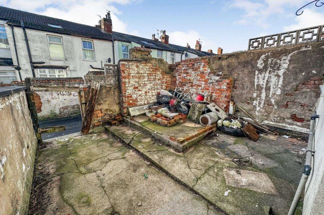 41 Clinton Avenue, Blackpool, FY1 4AE
 9