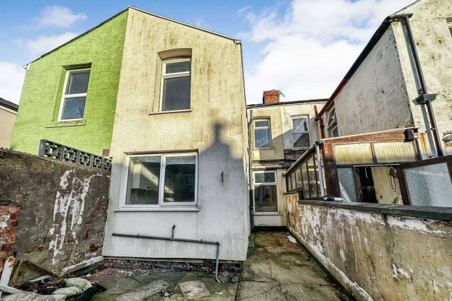 41 Clinton Avenue, Blackpool, FY1 4AE
 9