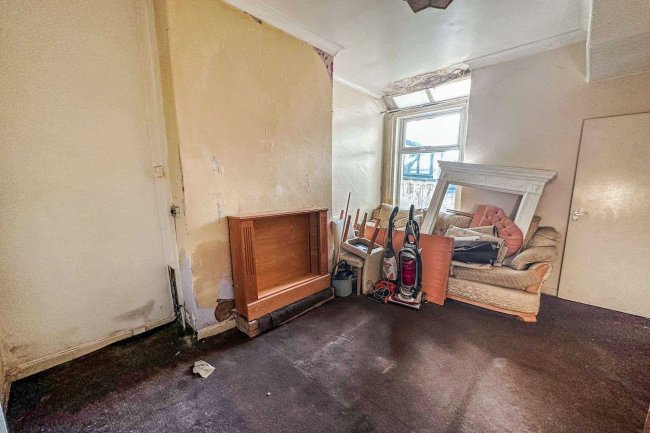 41 Clinton Avenue, Blackpool, FY1 4AE
 9