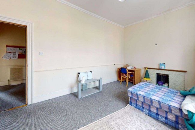 75B Manor Road, Wallington SM6 0DE 2