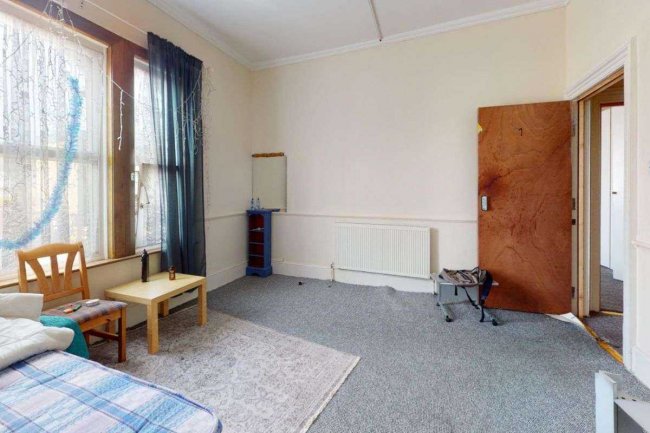 75B Manor Road, Wallington SM6 0DE 2