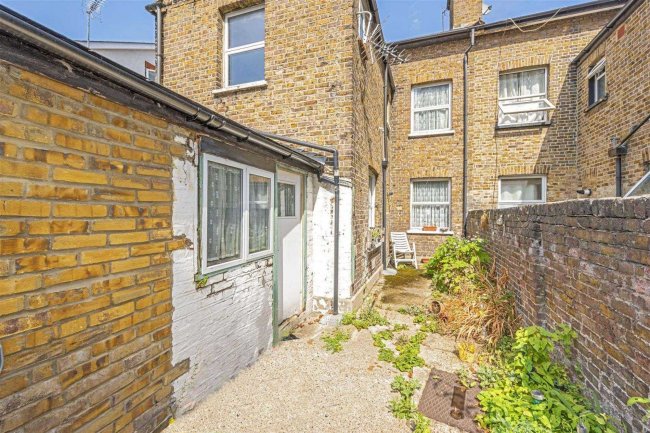 19 Pownall Road, Hounslow, TW3 1YN 5