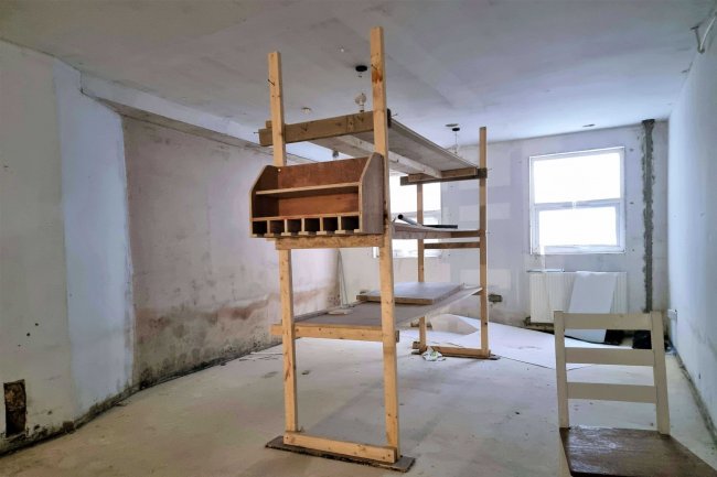 81 Catford Hill, Catford, London SE6 4PW 3