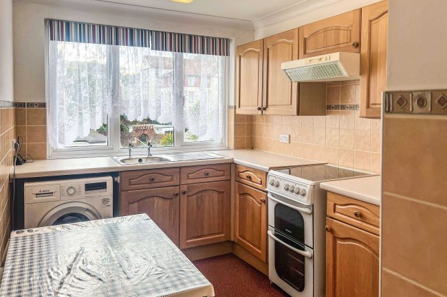 Flat 2 & 3, Grassington Court, 28 Sands Road, Paignton, Devon, TQ4 6JS 7