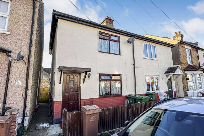 16 York Street, Hackbridge CR4 4JY 3