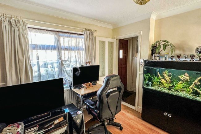 16 York Street, Hackbridge CR4 4JY 3