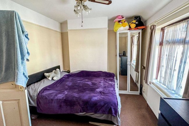 16 York Street, Hackbridge CR4 4JY 3