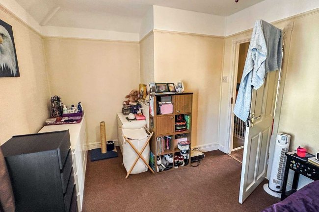 16 York Street, Hackbridge CR4 4JY 3