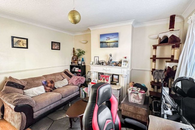 16 York Street, Hackbridge CR4 4JY 3