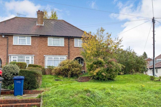 Hybank, 11 Guildford Road, Farnham GU9 9PU
 4