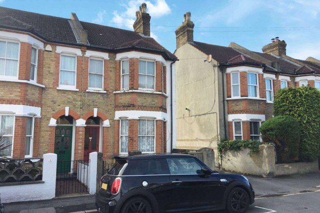 7 Elliott Road, Bromley, Kent BR2 9NT 7