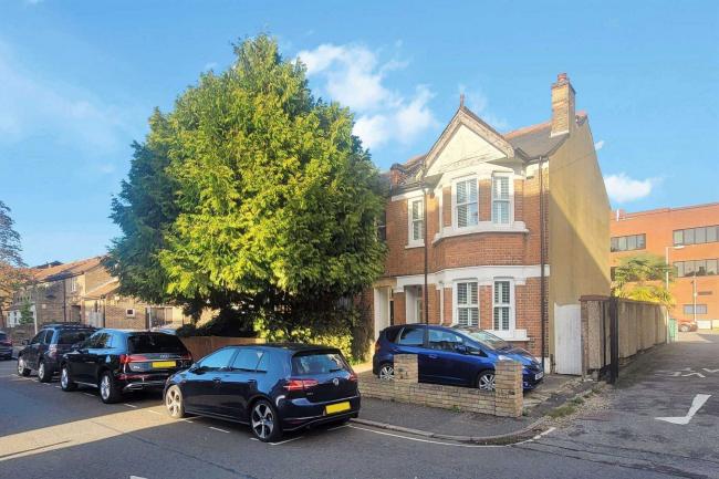 22a Grosvenor Road, Twickenham, Middlesex TW1 4AE 4