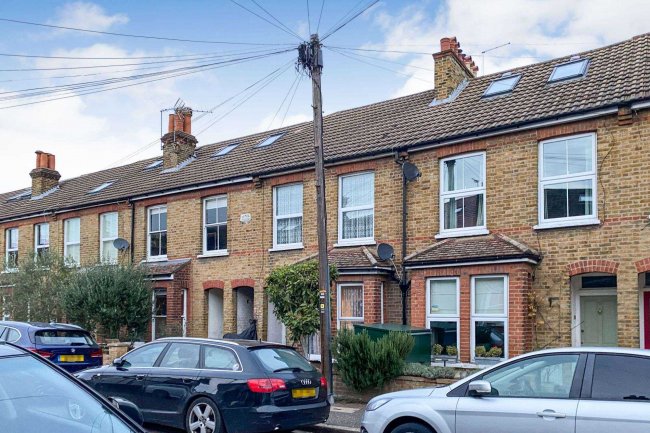 8 Holly Road, Hampton Hill, Surrey, TW12 1QF 3