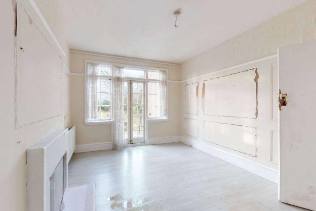 31 Cecil Road, Enfield, EN2 6TJ
 9