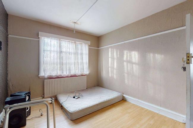 31 Cecil Road, Enfield, EN2 6TJ
 9