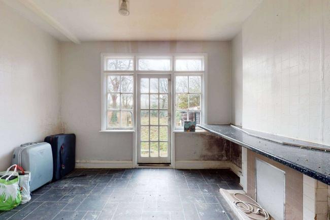 31 Cecil Road, Enfield, EN2 6TJ
 9