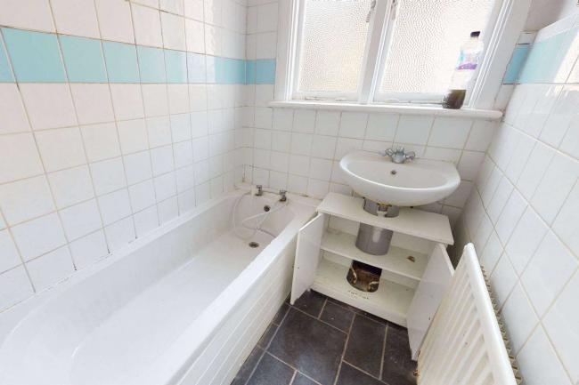 31 Cecil Road, Enfield, EN2 6TJ
 9