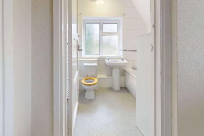 1 Grovelands Park Cottages, Church Hill, Winchmore Hill, N21 1JA
 10