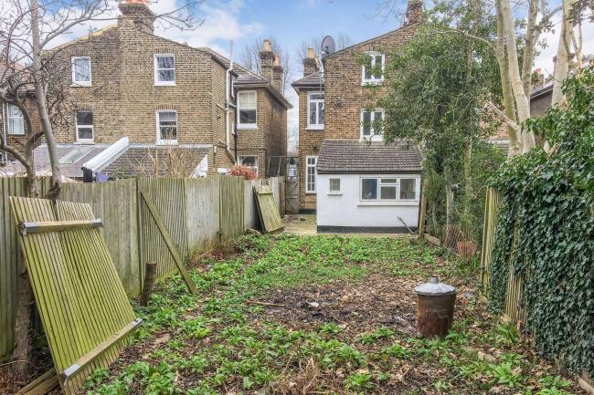 76 Catford Hill, London SE6 4PU 9