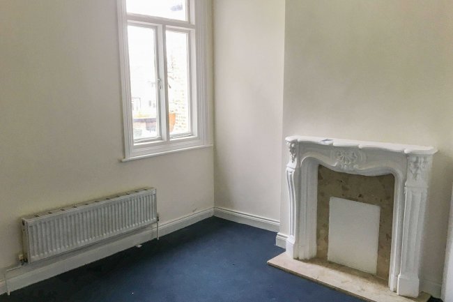 76 Catford Hill, London SE6 4PU 9