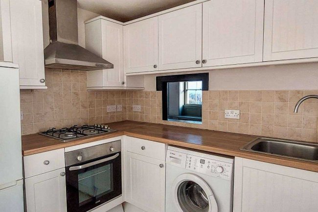 73 High Street, Lymington, Hampshire SO41 9AL 10