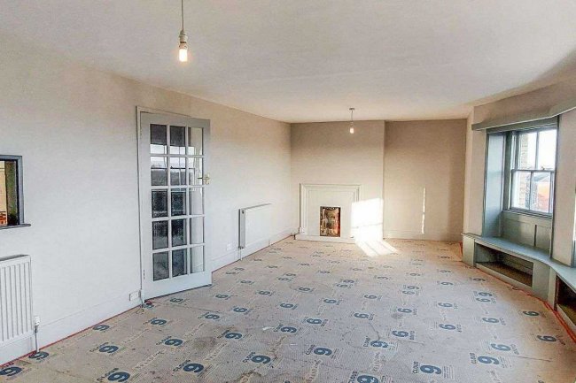 73 High Street, Lymington, Hampshire SO41 9AL 10