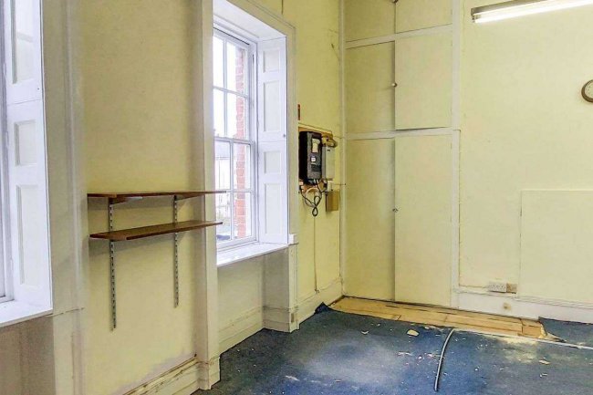 73 High Street, Lymington, Hampshire SO41 9AL 10