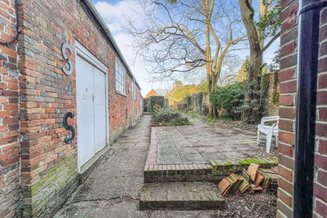 73 High Street, Lymington, Hampshire SO41 9AL 10