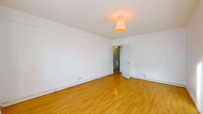 25 Anne Goodman House, Jubilee Street, Stephney, London E1 3ER 4