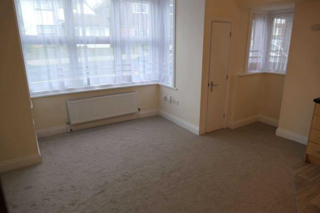 Flat 1, 35 Chatsworth Road, Croydon, Surrey, CR0 1HE 1