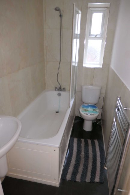 Flat 1, 35 Chatsworth Road, Croydon, Surrey, CR0 1HE 1