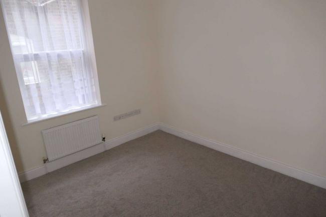 Flat 1, 35 Chatsworth Road, Croydon, Surrey, CR0 1HE 1