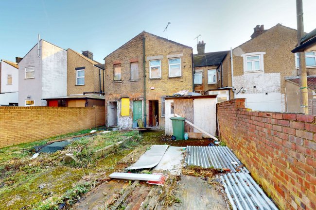 89 Clarence Road, Grays, Essex, RM17 6RA 1