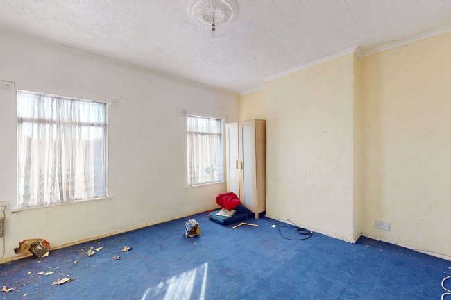 89 Clarence Road, Grays, Essex, RM17 6RA 1