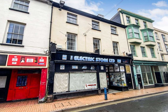 9-10 High Street, Ilfracombe, EX34 9DF 3