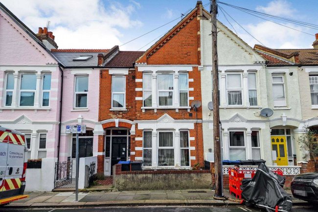 13 Thirsk Road, Mitcham, CR4 2BL
 10